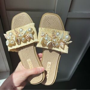 Venus Sandals Tan Woven Straw Square Toe Slide On Seashell Size 6